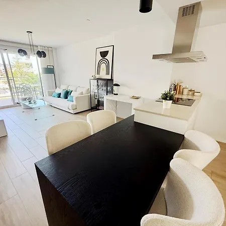 Marina Real 86 By Homeprive